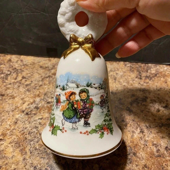 Vintage Christmas 1986 Bell - Picture 5 of 5